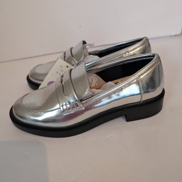 A New Day Women's Silver Slip on Memory Foam Loafers Flats Size 6.5 & 8 - Picture 5 of 6